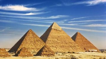 حقيقة سقوط جزء من الاهرامات الثلاثة بالجيزة وحدوث ضجة كبيرة…السياحة والآثار توضح