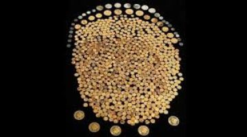 «يا بخته ابن المحظوظة».. مزارع فقير يعثر على كنز من الذهب يقدر بـأكثر من 5 مليون دولار .. بالصدفة !!