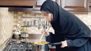 سيدة سعودية وضعت كاميرا مراقبة في المطبخ واكتشفت بأن الخادمة تقوم بفعل شيء صادم